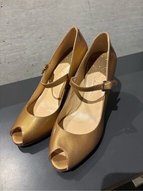 Beautiful Cole Haan Women's Peep-Toe Mary Jane Heels in Metallic Camel Gold